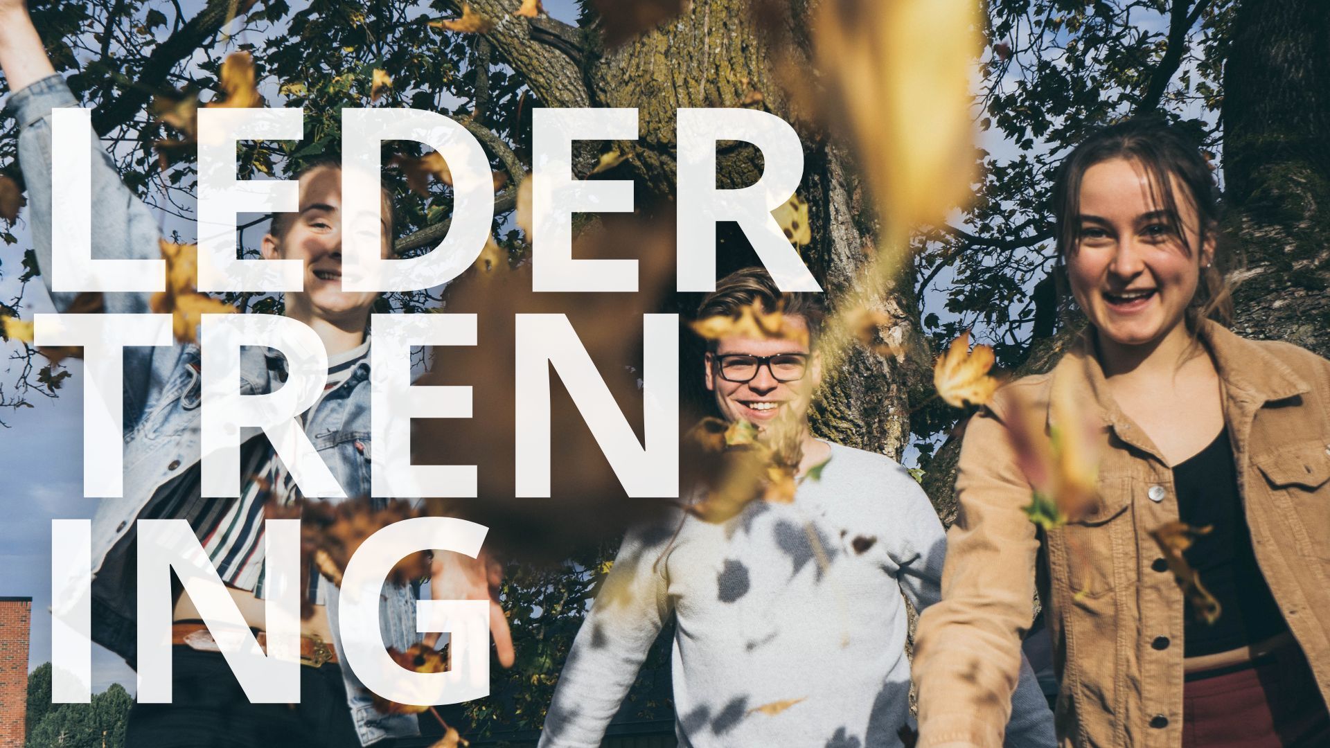 Hovedbilde ledertrening ungdom kaster løvblader
