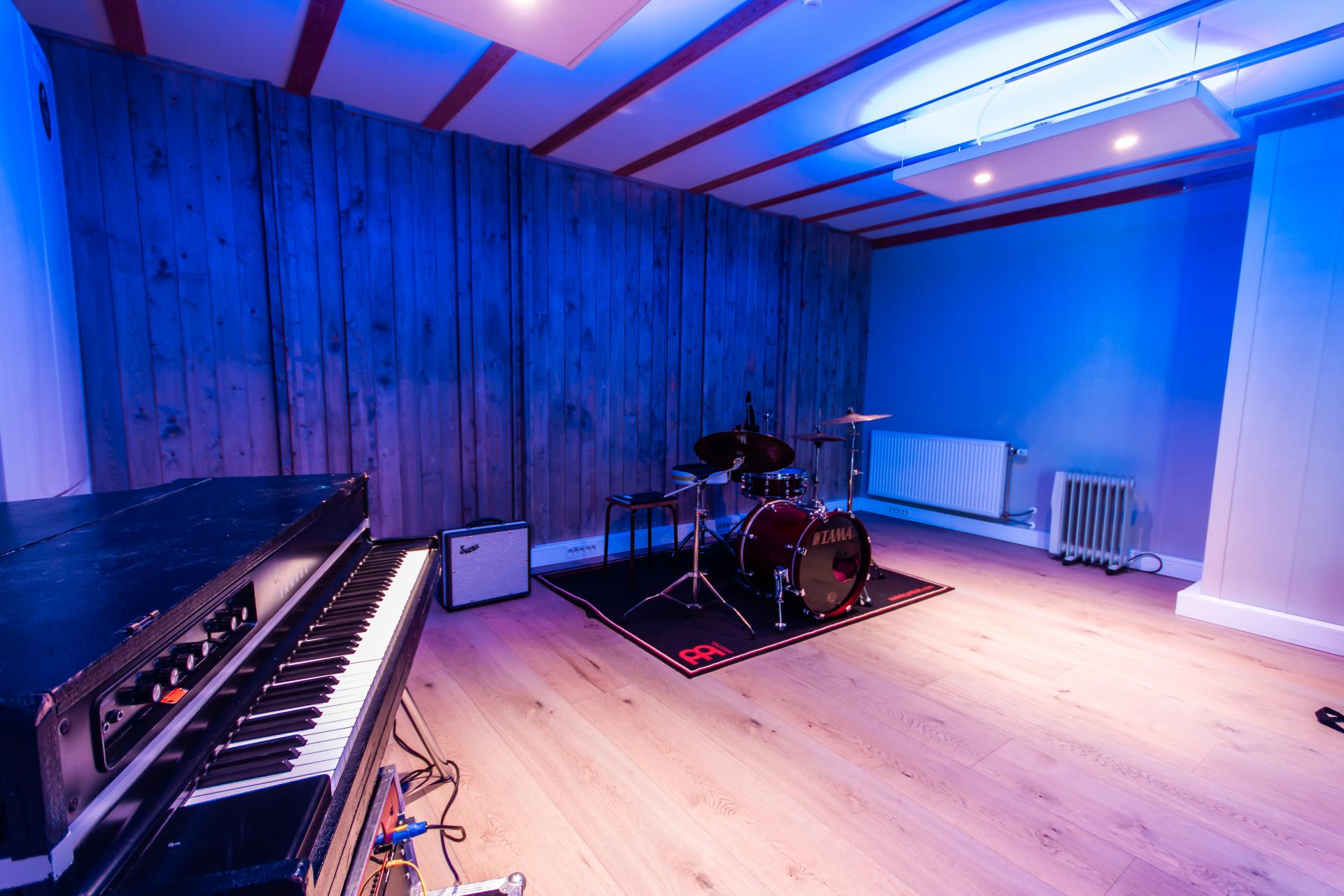 Innspillingsrom B i studio på Musikkfolkehøgskolen VIken