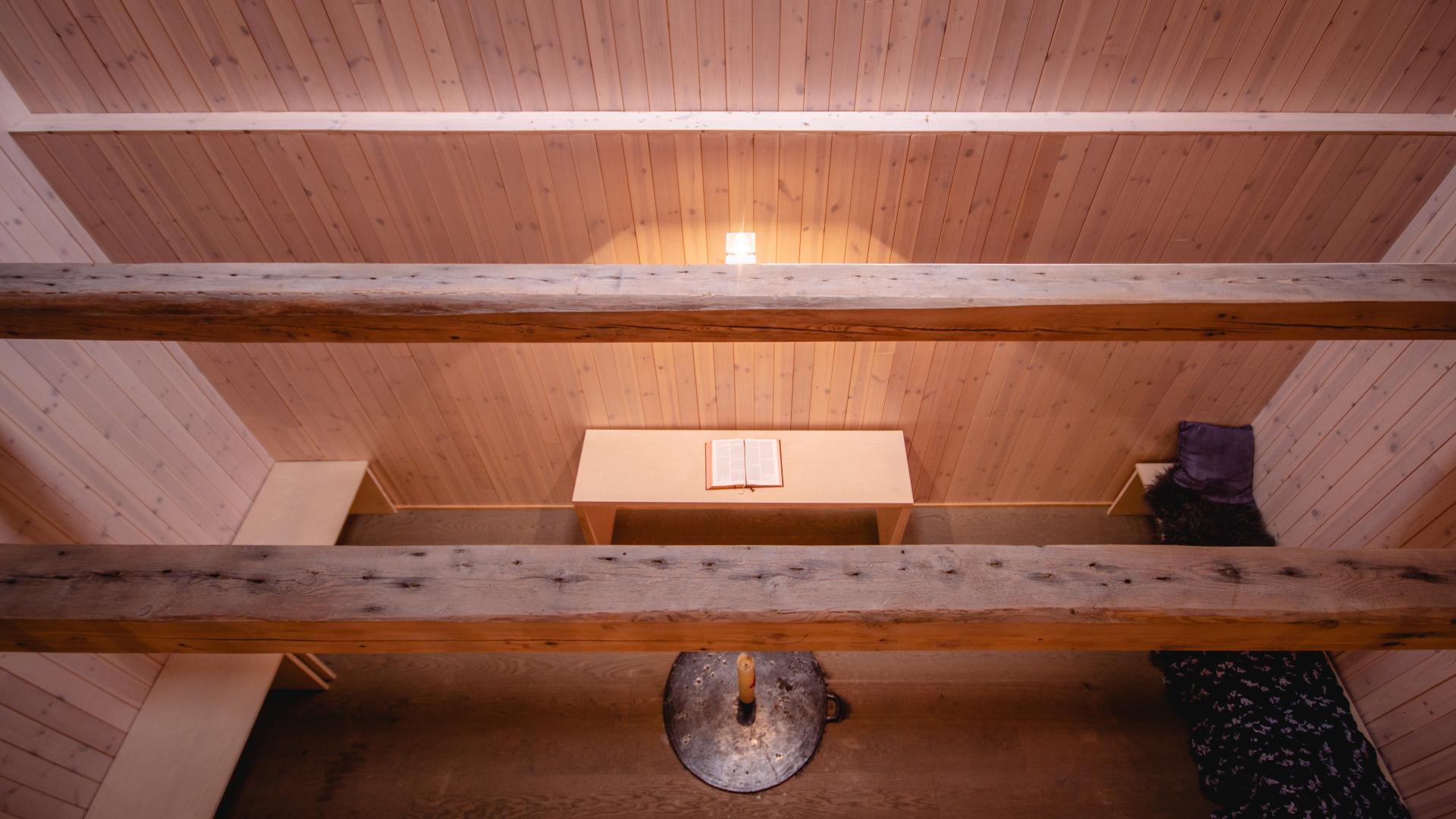 Bilde tatt fra galleriet på kapellet på Musikkfolkehøgskolen Viken