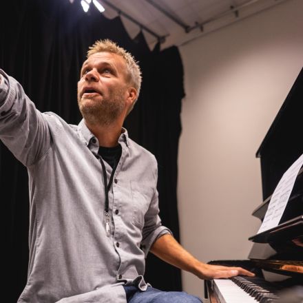 Låtskriverlærer Morten Reppesgård på Musikkfolkehøgskolen Viken