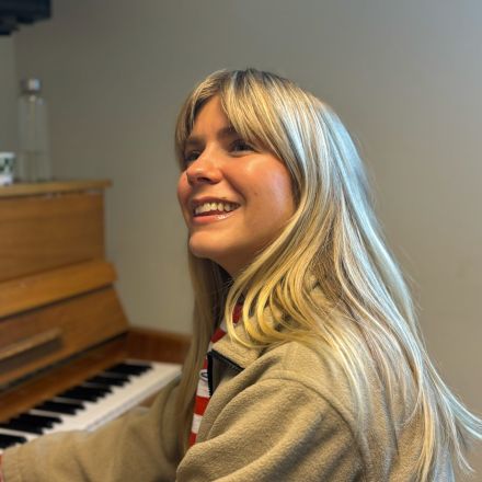 Sanglærer på Musikkfolkehøgskolen Viken Deborah Mørken