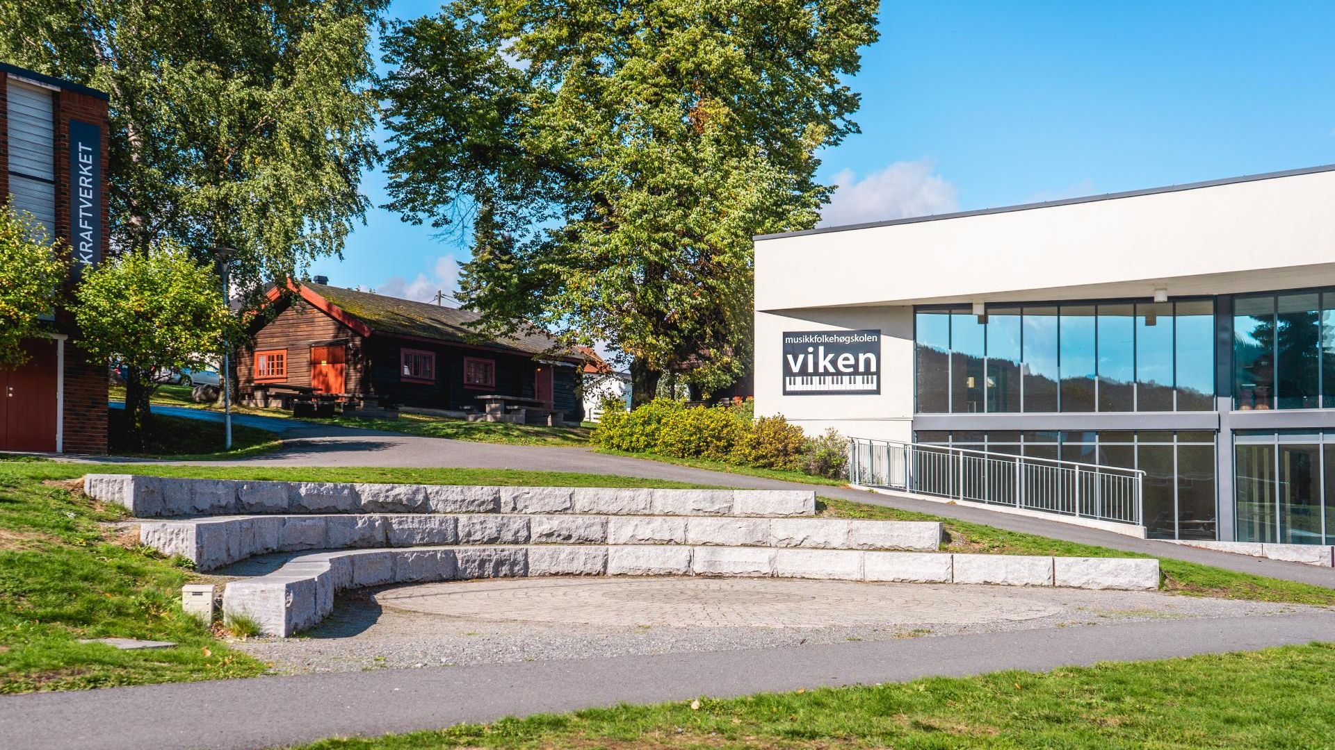 Uteamfiet og musikkbygget Skaperverket